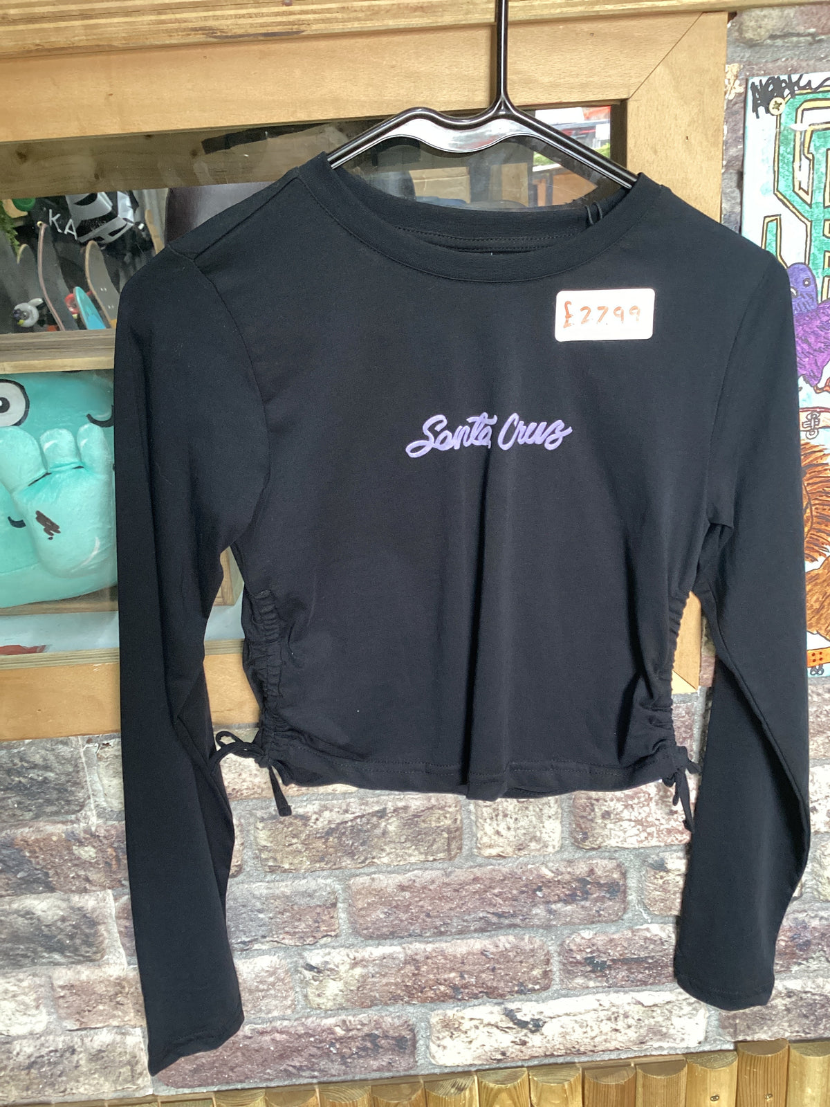 Santa Cruz love script strips tie ls top